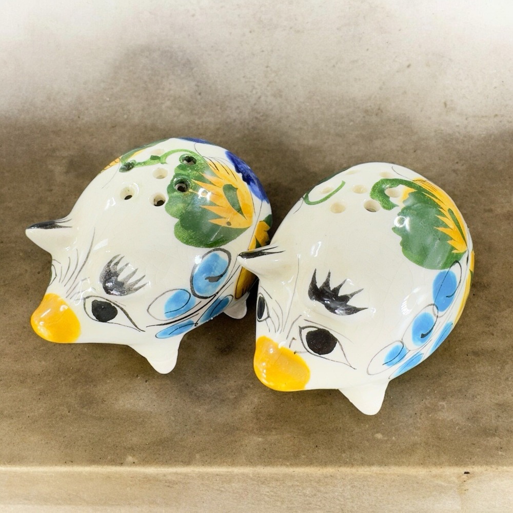 Mexico Pottery Pig Piggy Salt And Pepper Shaker Set 2 Hand‎ Painted No stoppers